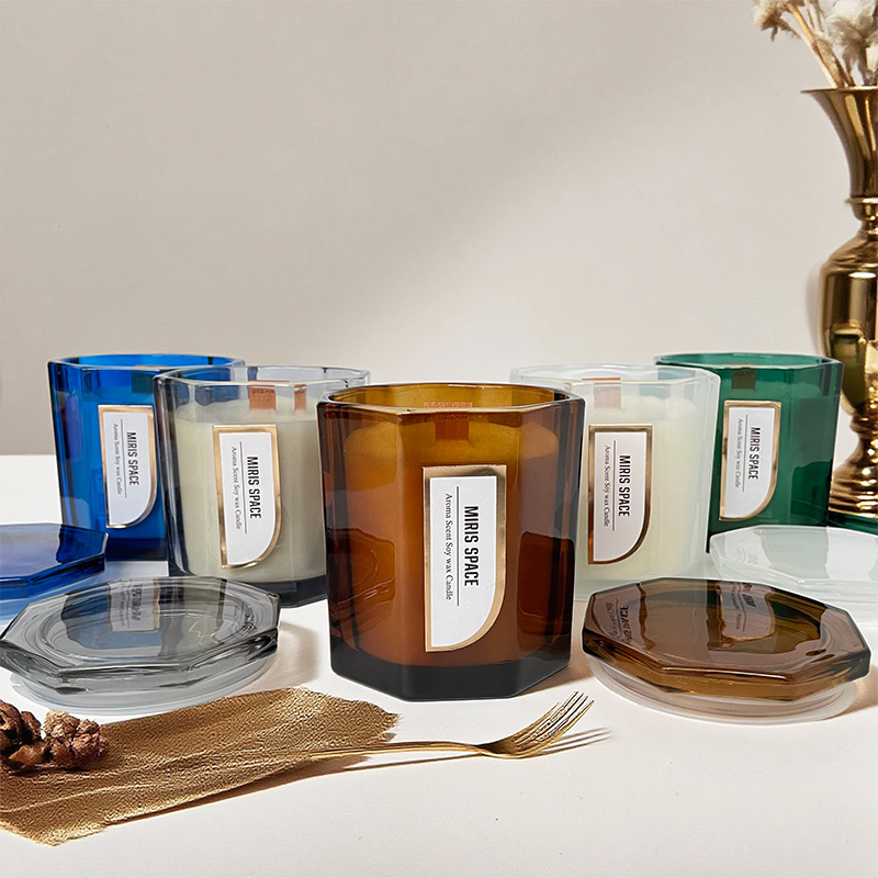 Bougie parfumée octogonale simple en feuille d'or, en cire de soja naturelle