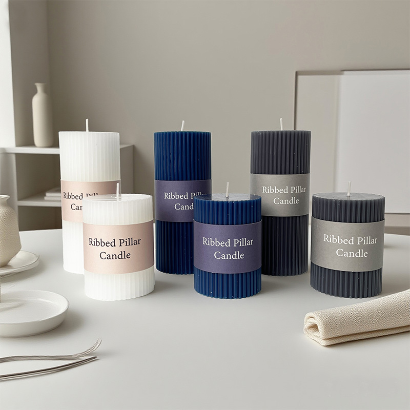 Bougie parfumée à rayures verticales rondes en cire de soja et mèche en coton avec logo personnalisé